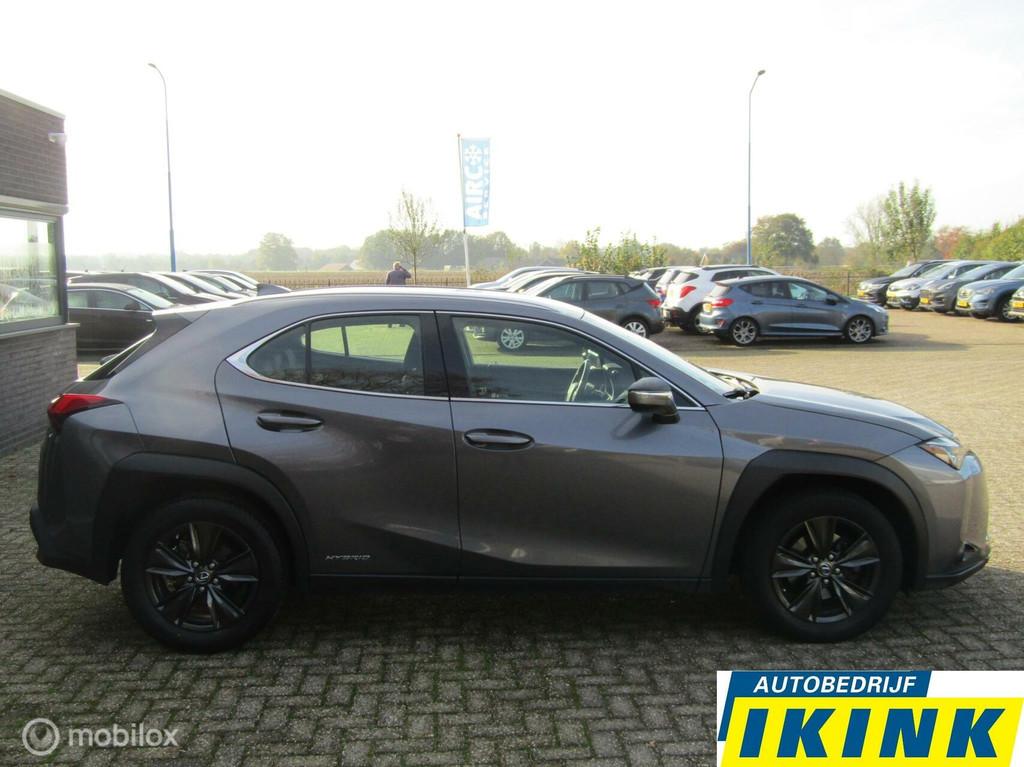 Lexus UX 250h Business Line | Camera, Trekhaak, Stof, Gebruikt, 4 cilinders, Parkeersensor