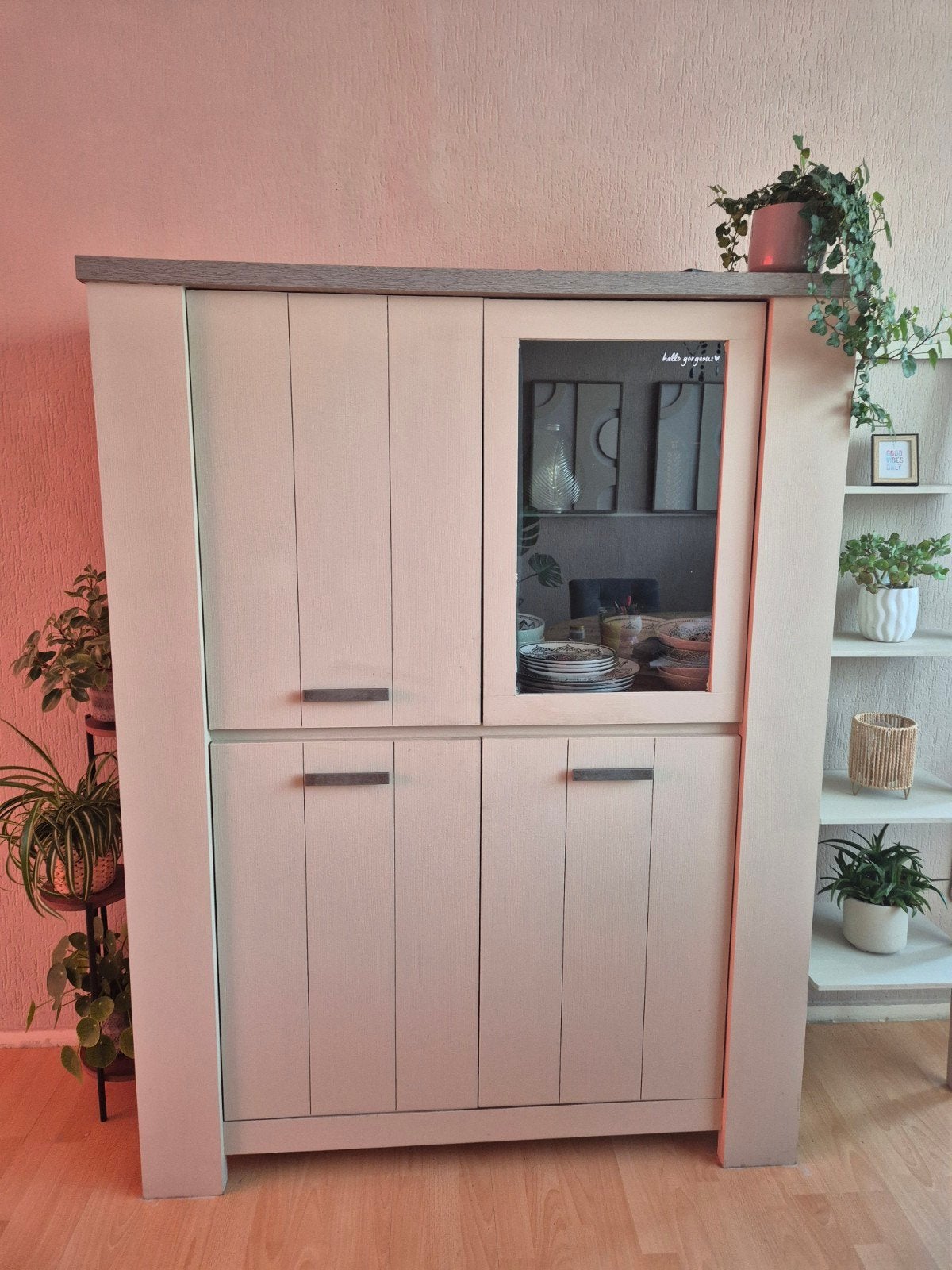 Opknappertje buffetkast met vitrine en opbergruimte, Huis en Inrichting, Kasten | Dressoirs, 100 tot 150 cm, Modern, Scandinavisch