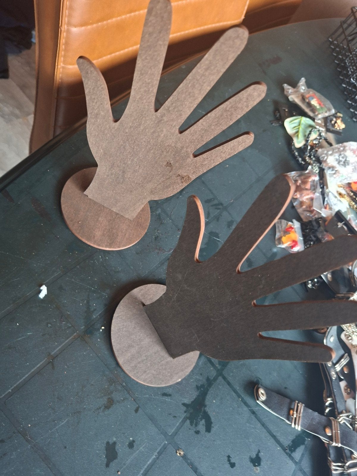 Houten hand display voor sieraden of handschoenen, Ophalen of Verzenden, Gebruikt