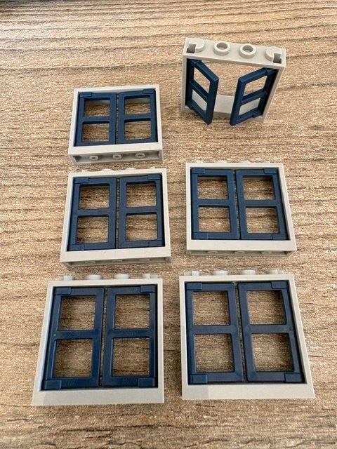 lego licht grijze kozijnen 1x4x3 met blauwe vensters (10), Ophalen of Verzenden, Nieuw, MOC (eigen creatie), Lego