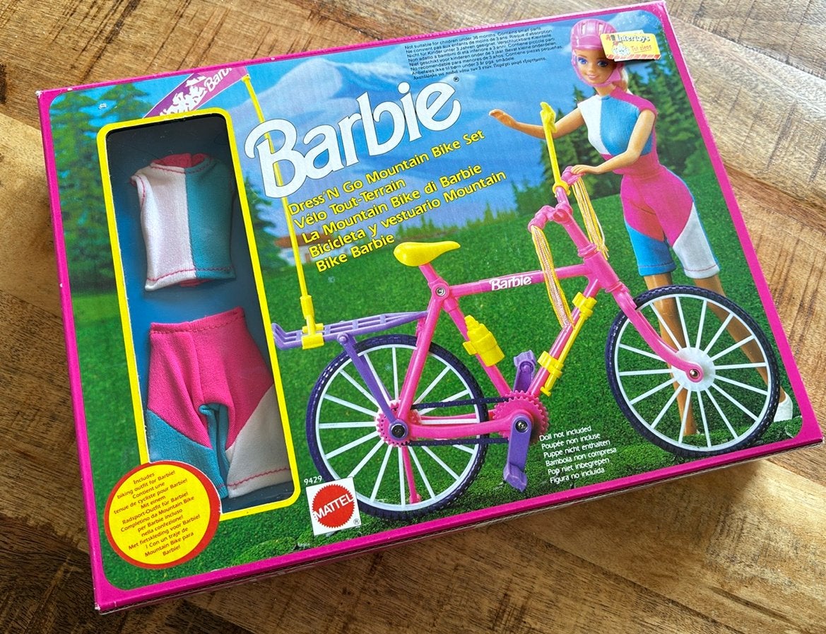 Barbie Dress 'N Go Mountain Bike Set -Fiets en Outfit mattel, Ophalen of Verzenden, Nieuw, Kleertjes
