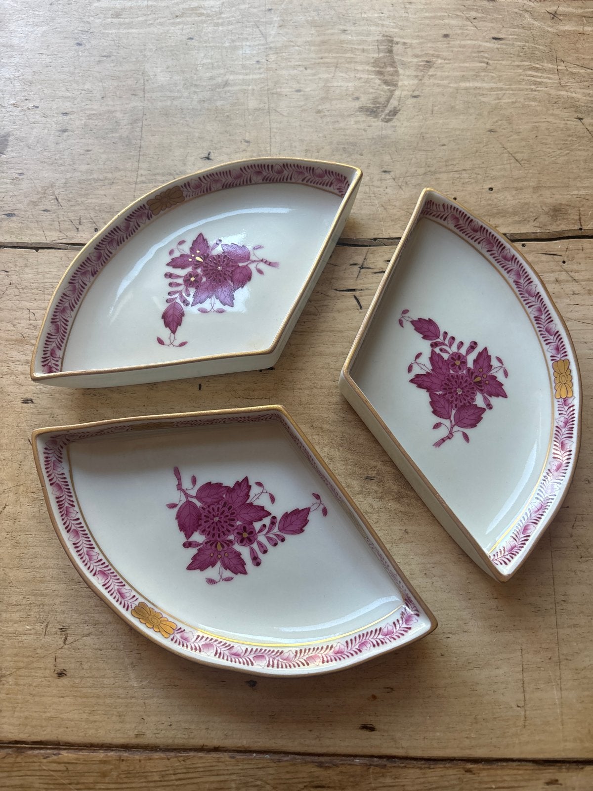 Set van 3 Herend Apponyi Purper taartschotels, Ophalen
