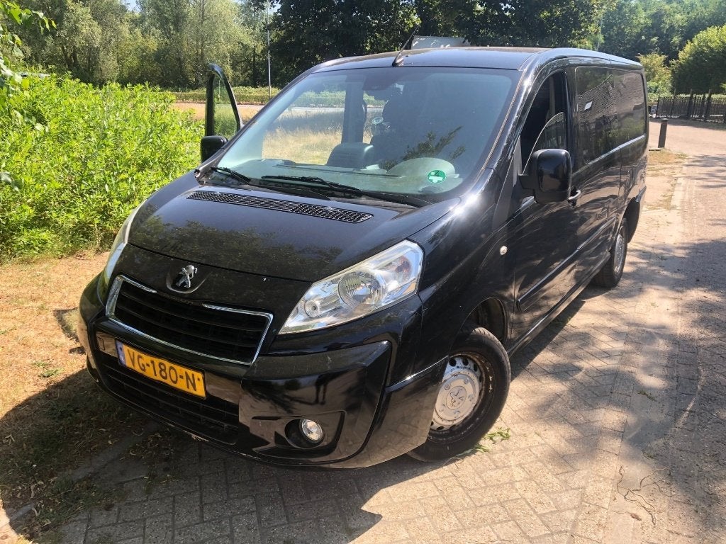 Peugeot Expert 2.0 HDI 94KW 2013 met onder schade Dubbel cab, Auto's, Bestelauto's, Voorwielaandrijving, Euro 5, 4 cilinders, Zwart