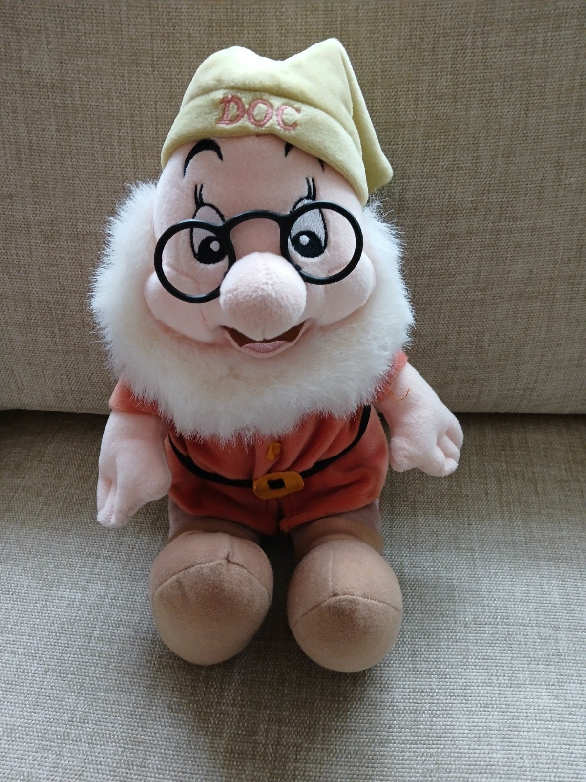 Disney knuffel Doc van de 7 dwergen Sneeuwwitje., Disney, Ophalen of Verzenden, Gebruikt, Overige typen