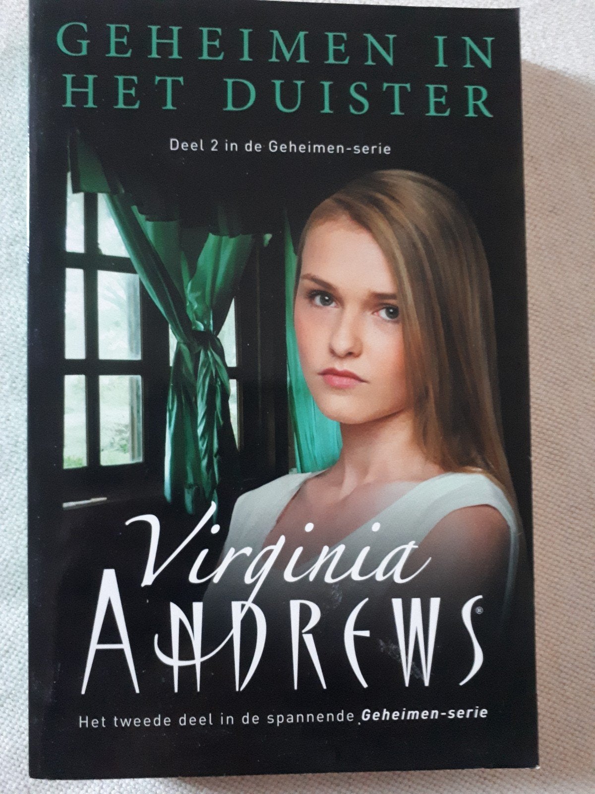 Geheimen in het duister (deel 2) Virginia Andrews, Ophalen