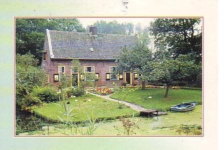 Ansichtkaart 	Huis met tuin	aan sloot, Verzenden, 1980 tot heden, Gelopen, Gebouw
