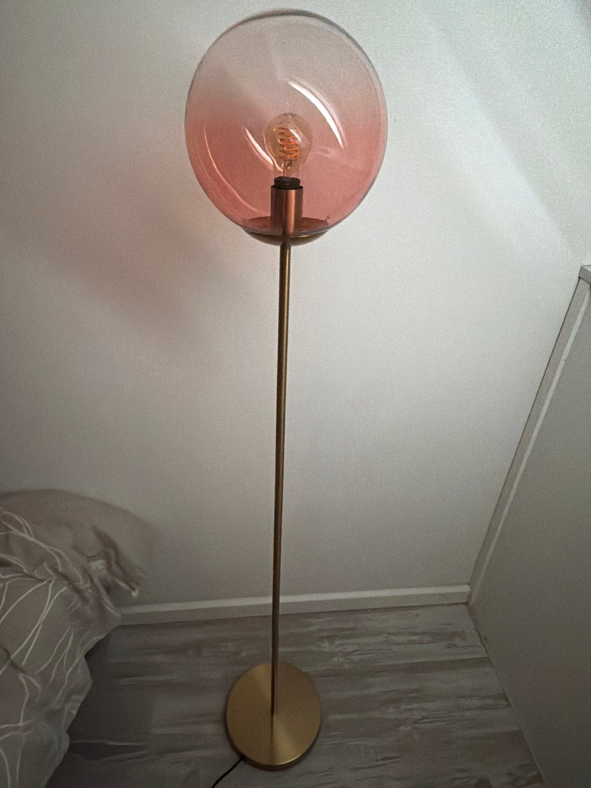 Stijlvolle staande lamp met roze glazen kap (excl. lichtbron, Ophalen, E27 (groot), Zo goed als nieuw, Metaal