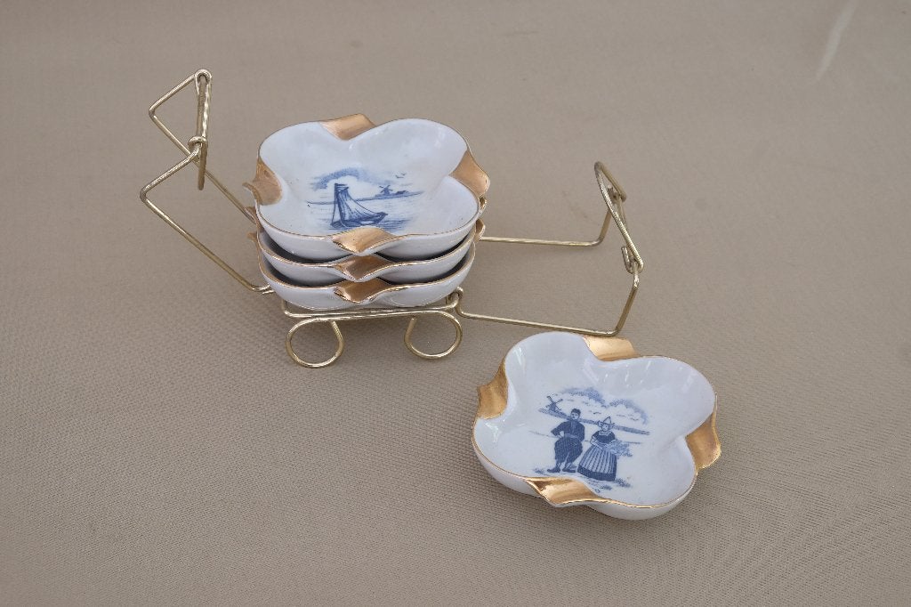 Set van 4 asbakjes Holland  in houder  vintage, Ophalen of Verzenden, Zo goed als nieuw, Asbak