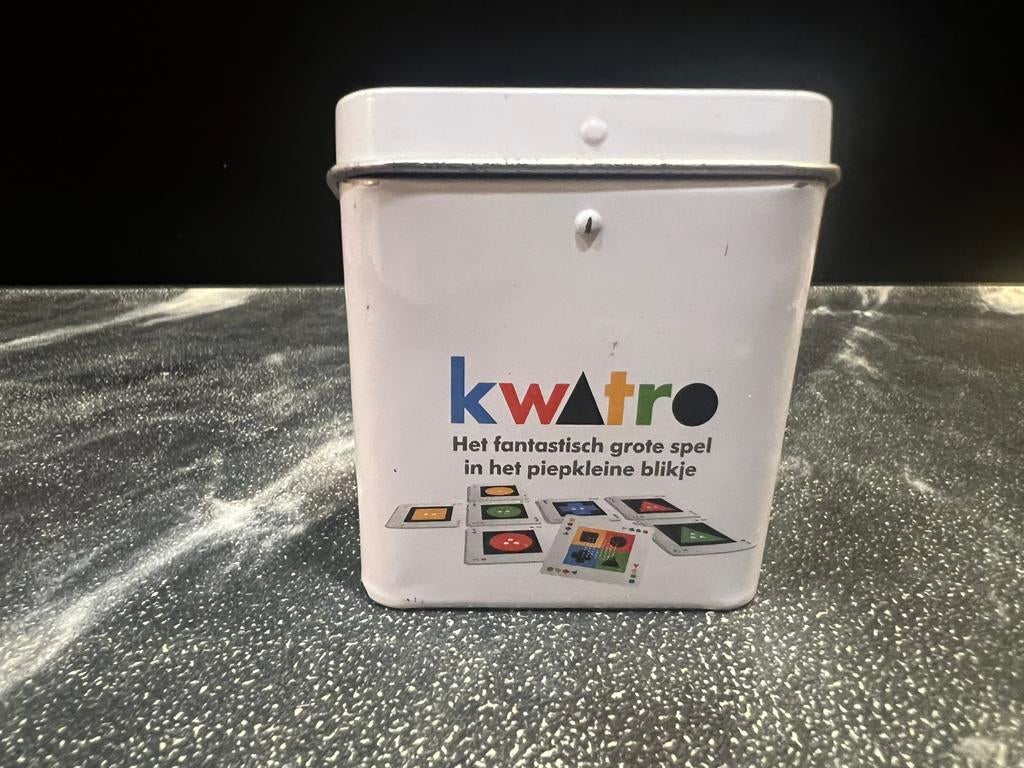 White Goblin Games mini spel Kwatro in blik, Ophalen of Verzenden, Zo goed als nieuw