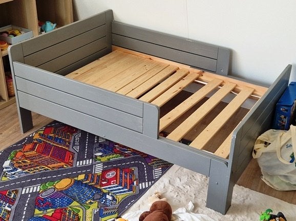 Peuterbed Grijs - 70x140, Kinderen en Baby's, Kinderkamer | Bedden, Ophalen, Gebruikt, 70 tot 85 cm, Lattenbodem