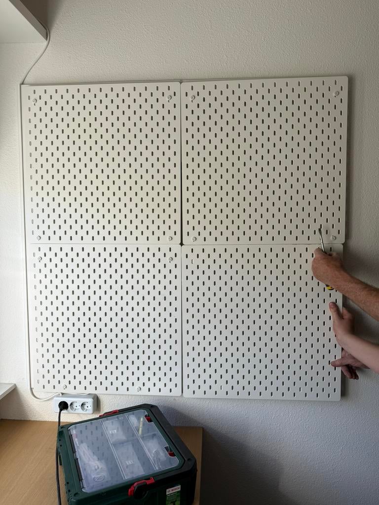 Complete IKEA SKÅDIS Wandorganizer  4 Panelen – Wit, Ophalen, Zo goed als nieuw, Overige typen