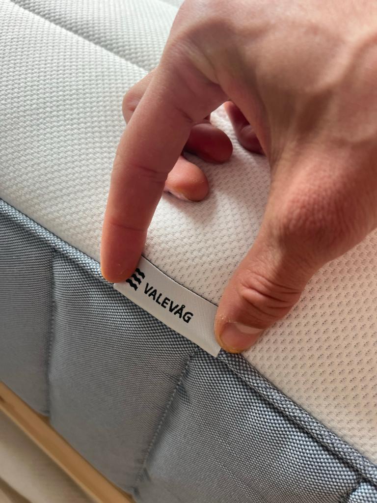 IKEA VALEVÅG Matras & Neiden bed - Zo goed als nieuw, Huis en Inrichting, Ophalen, Wit, 140 cm, Zo goed als nieuw