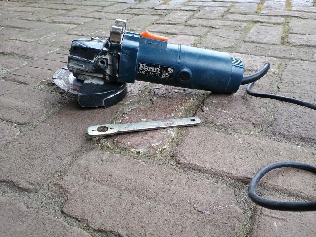 Gebruikte haakse slijper - Werkt nog prima, Doe-het-zelf en Verbouw, Gereedschap | Slijpmachines, Ophalen, Gebruikt, Minder dan 700 watt