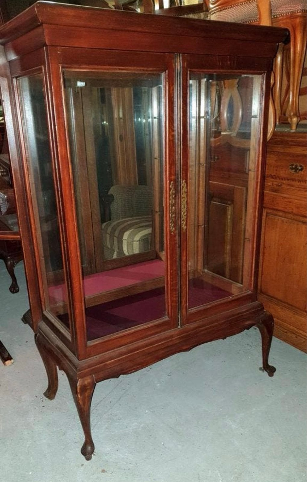 Engelse Chippendale vitrinekast, Ophalen