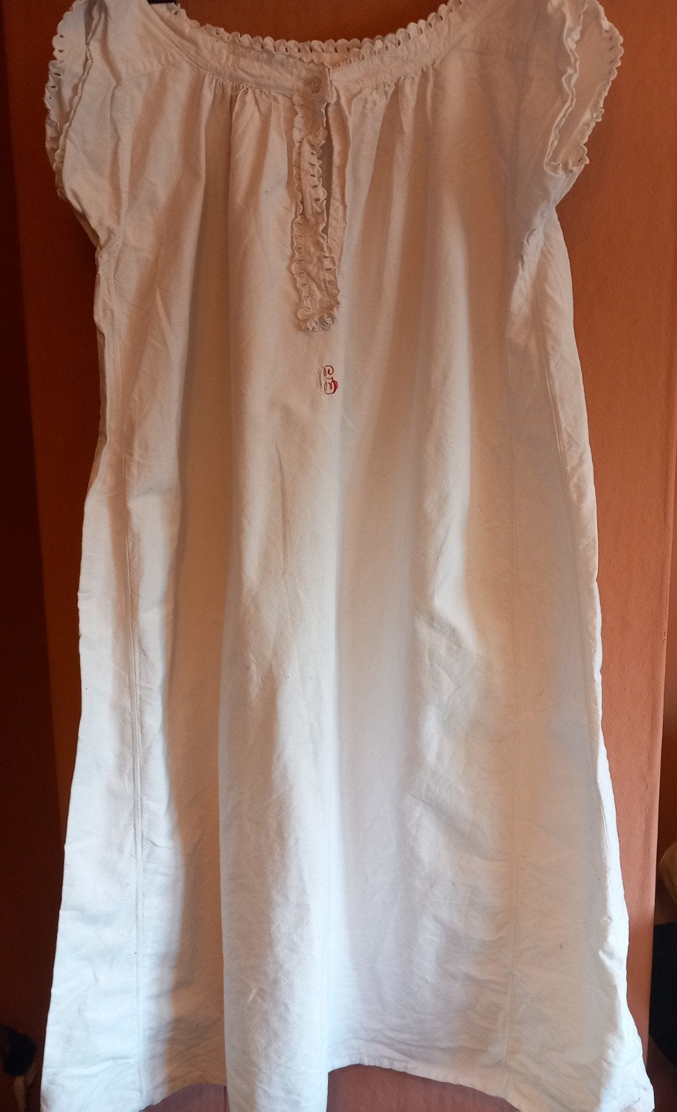 Wit katoenen nachthemd met monogram, Verzenden