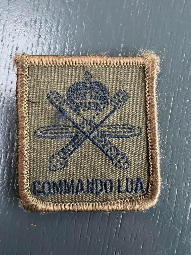 KL borstembleem Commando LUA, Verzamelen, Ophalen of Verzenden, Landmacht, Nederland, Embleem of Badge