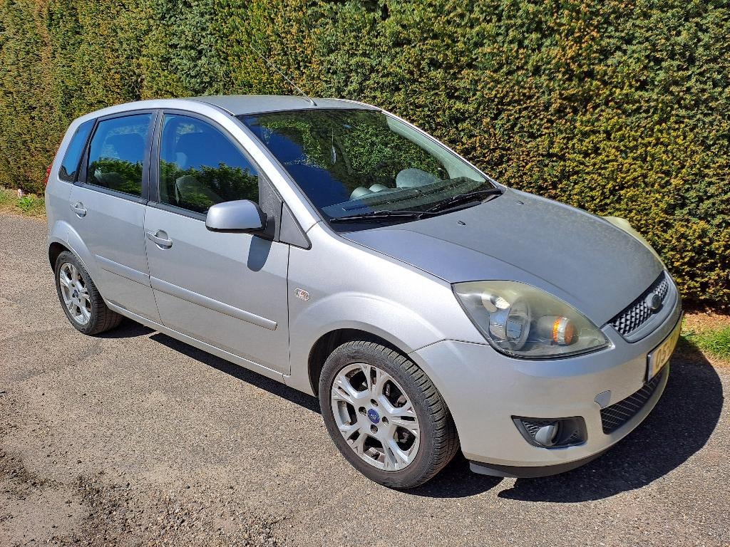 Ford Fiesta 1.3 - 8V Futura XL, 2008 luxe uitvoering, ZGAN, Auto's, 1299 cc, Stof, 40 €/maand, Zwart