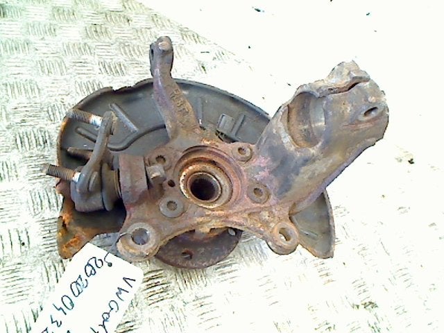 Fusee Links Voor Volkswagen Golf Plus (5M1/1KP) 2011, Gebruikt, Volkswagen, Volkswagen AG, Kundenbetreuung@volkswagen.de