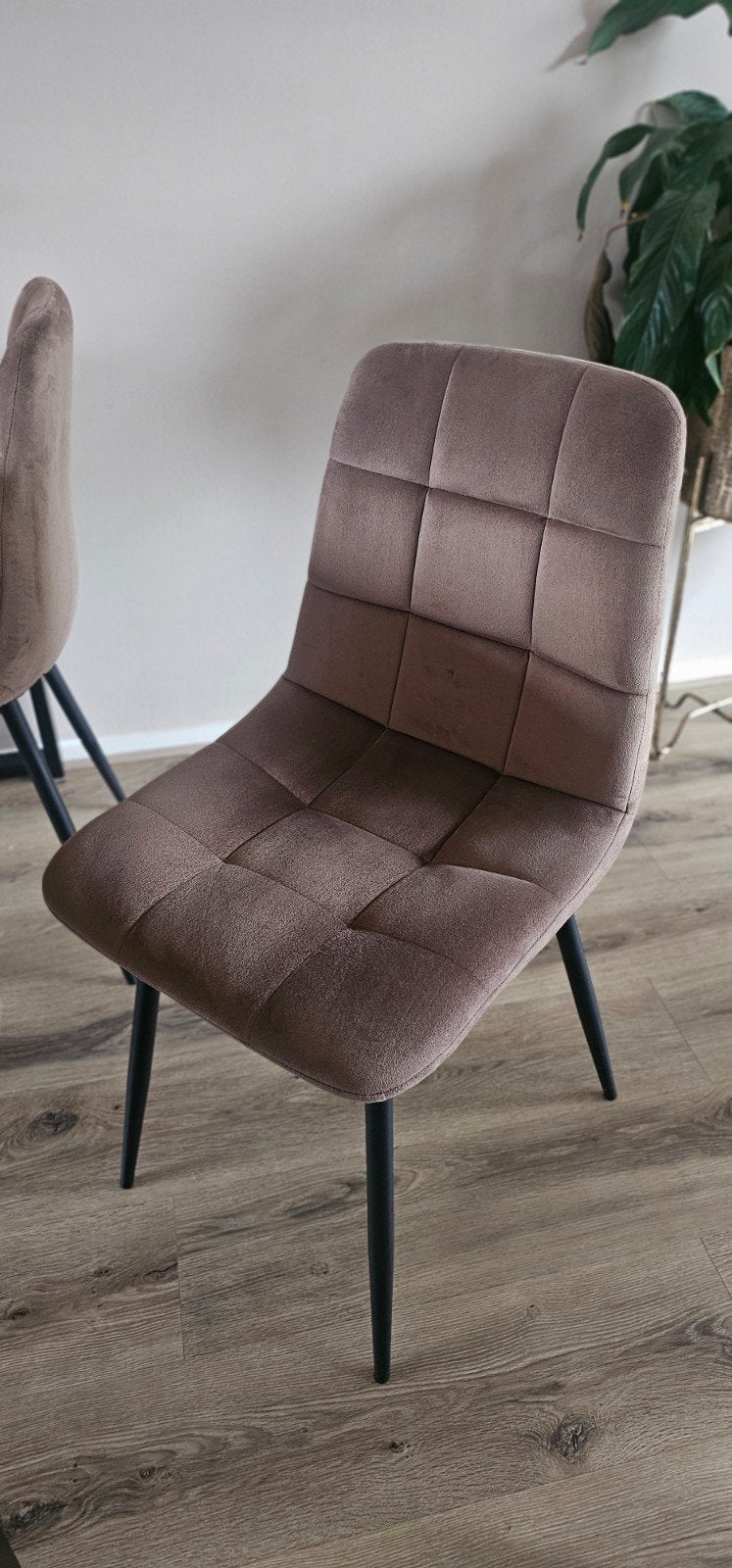 4 velvet fluweel eetkamerstoelen, Ophalen, Zo goed als nieuw, Bruin, Stof