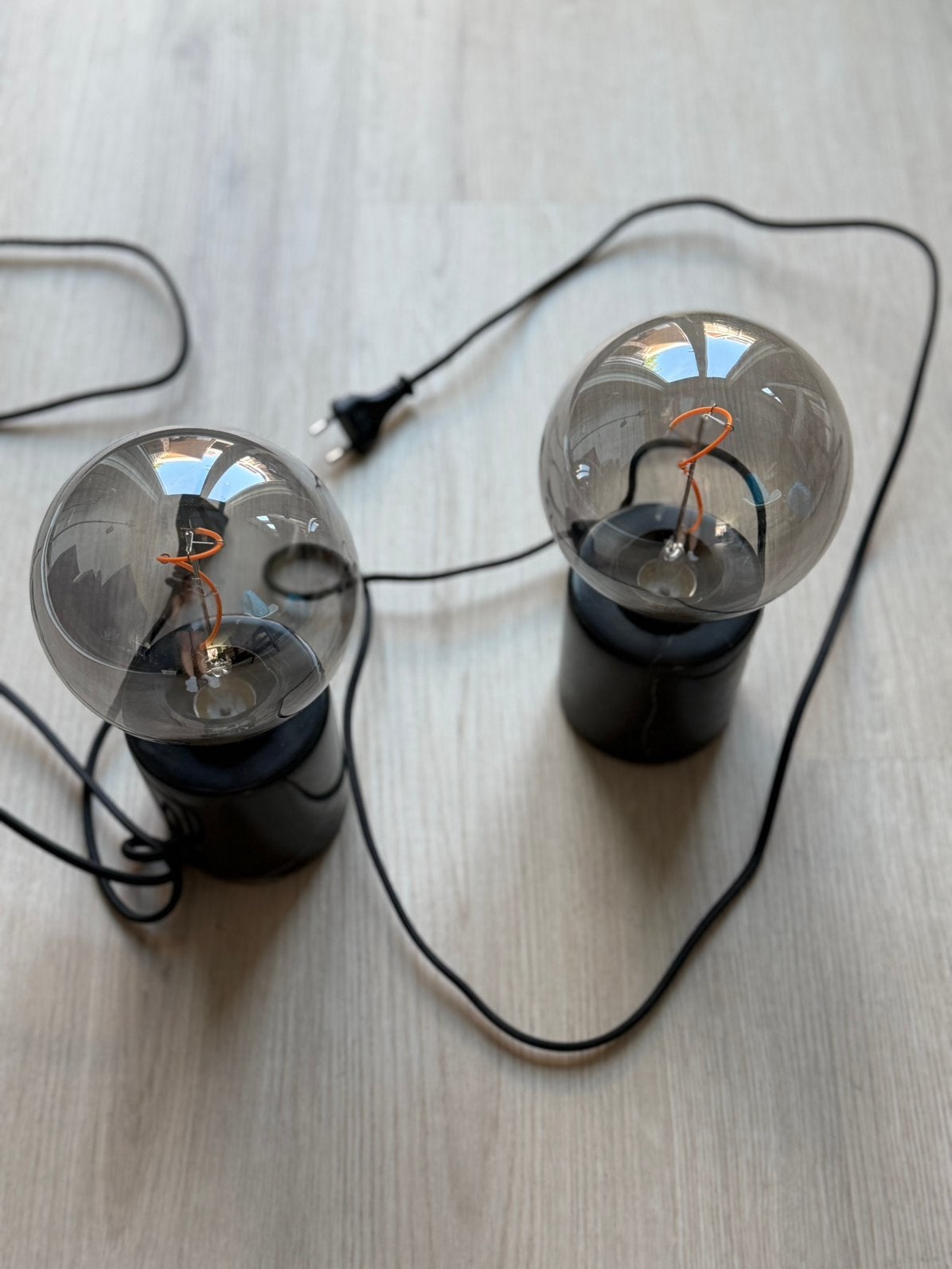 2x nachtlampje IKEA met lichtbron, Nachtlamp, Ophalen of Verzenden, Zo goed als nieuw, Zwart