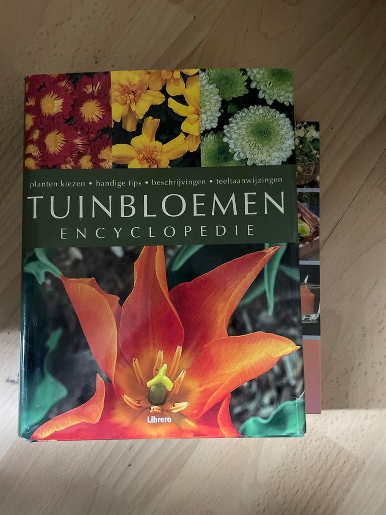 Tuinbloemen Encyclopedie - Meer dan 1400 bloeiende planten, Ophalen of Verzenden, Zo goed als nieuw