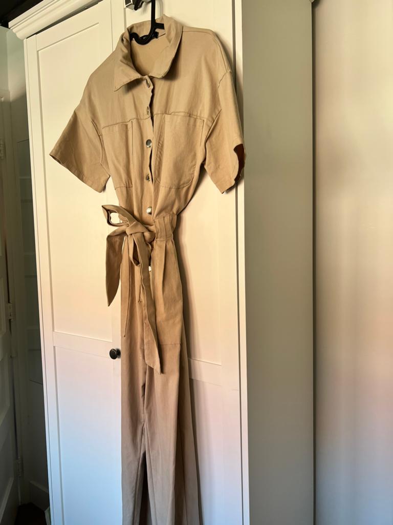 Jumpsuit one Size beige super mooi!, Ophalen of Verzenden, Zo goed als nieuw, Maat 38/40 (M), Beige