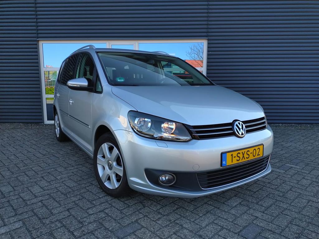 Volkswagen Touran 1.6 TDI Highline DSG trekhaak Navi PDC, Auto's, Euro 6, 4 cilinders, 23 km/l, Origineel Nederlands