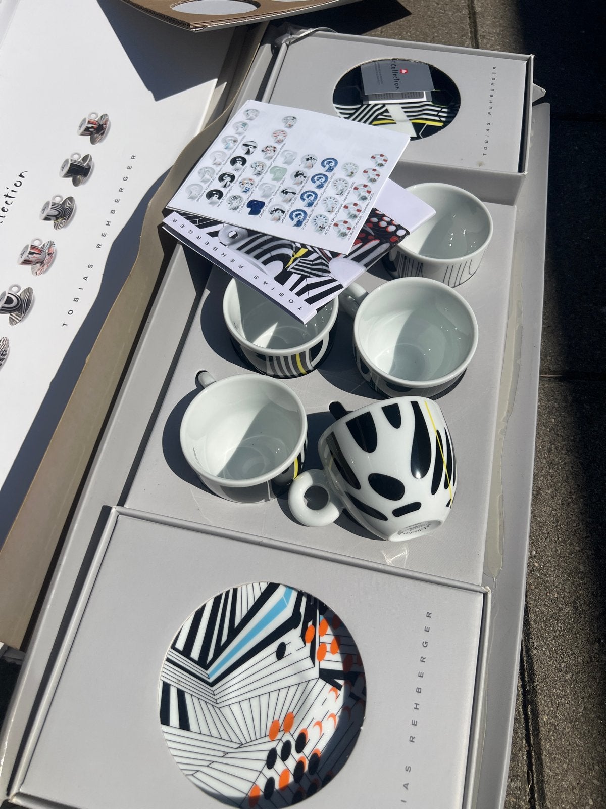 Illy Art Collection Tobias Rehberger Kop en Schotel Set, Huis en Inrichting, Keuken | Servies, Ophalen, Zo goed als nieuw, Kop(pen) en/of Schotel(s)