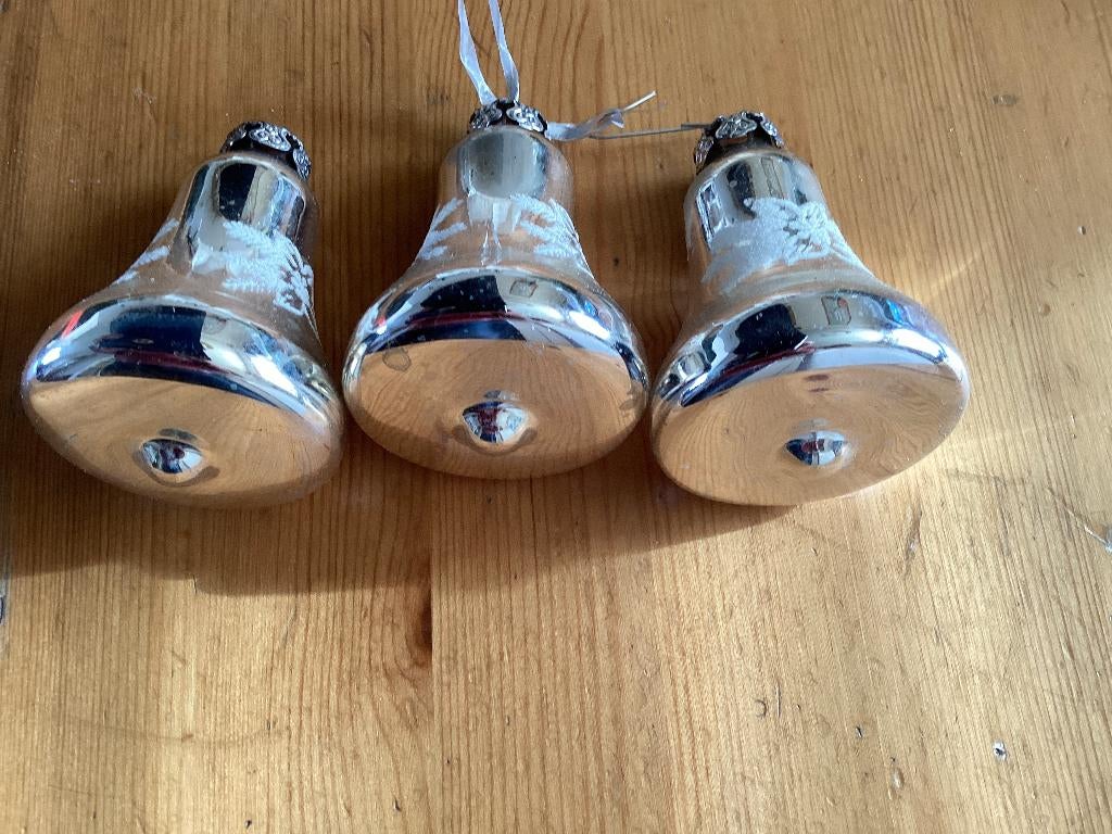 Zilverkleurige kerstballen in de vorm van kerstklok, Diversen, Kerst, Ophalen of Verzenden, Zo goed als nieuw