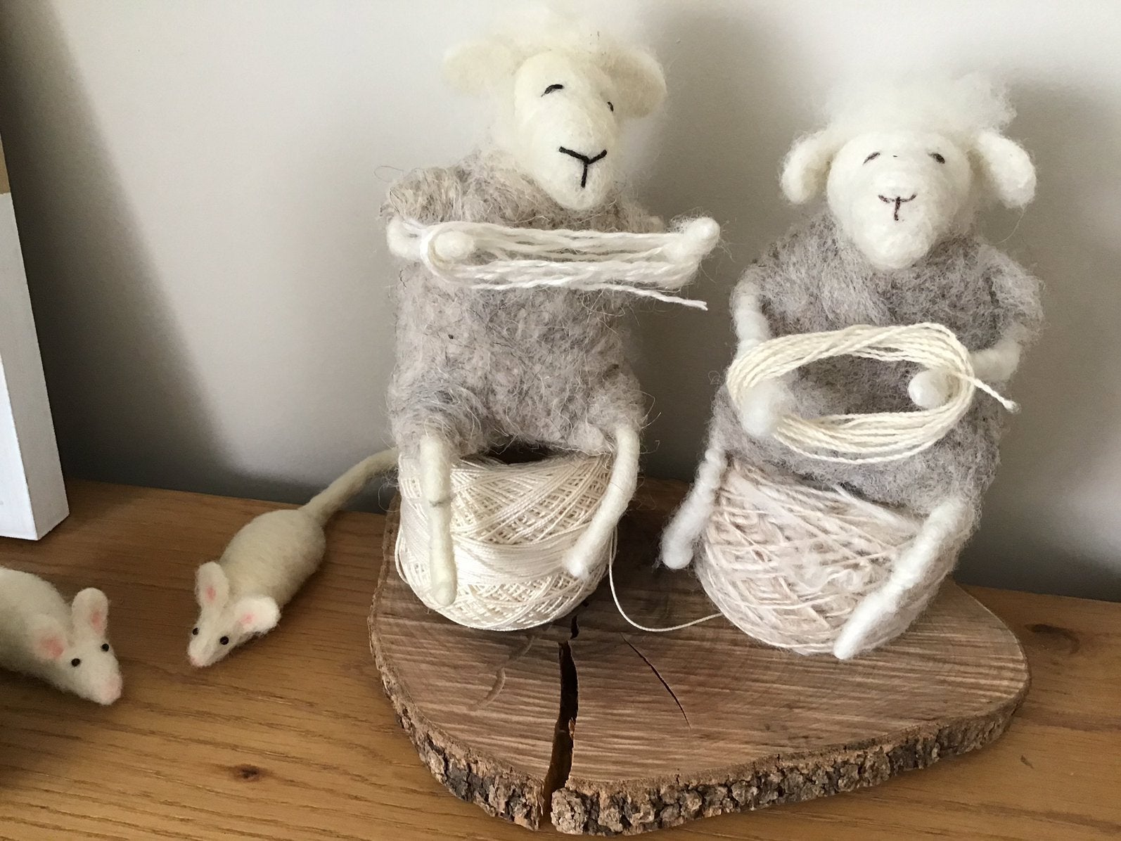Schaapje van wol. Handgemaakt., Ophalen of Verzenden, Nieuw, Figuurtje(s), Wolvilt