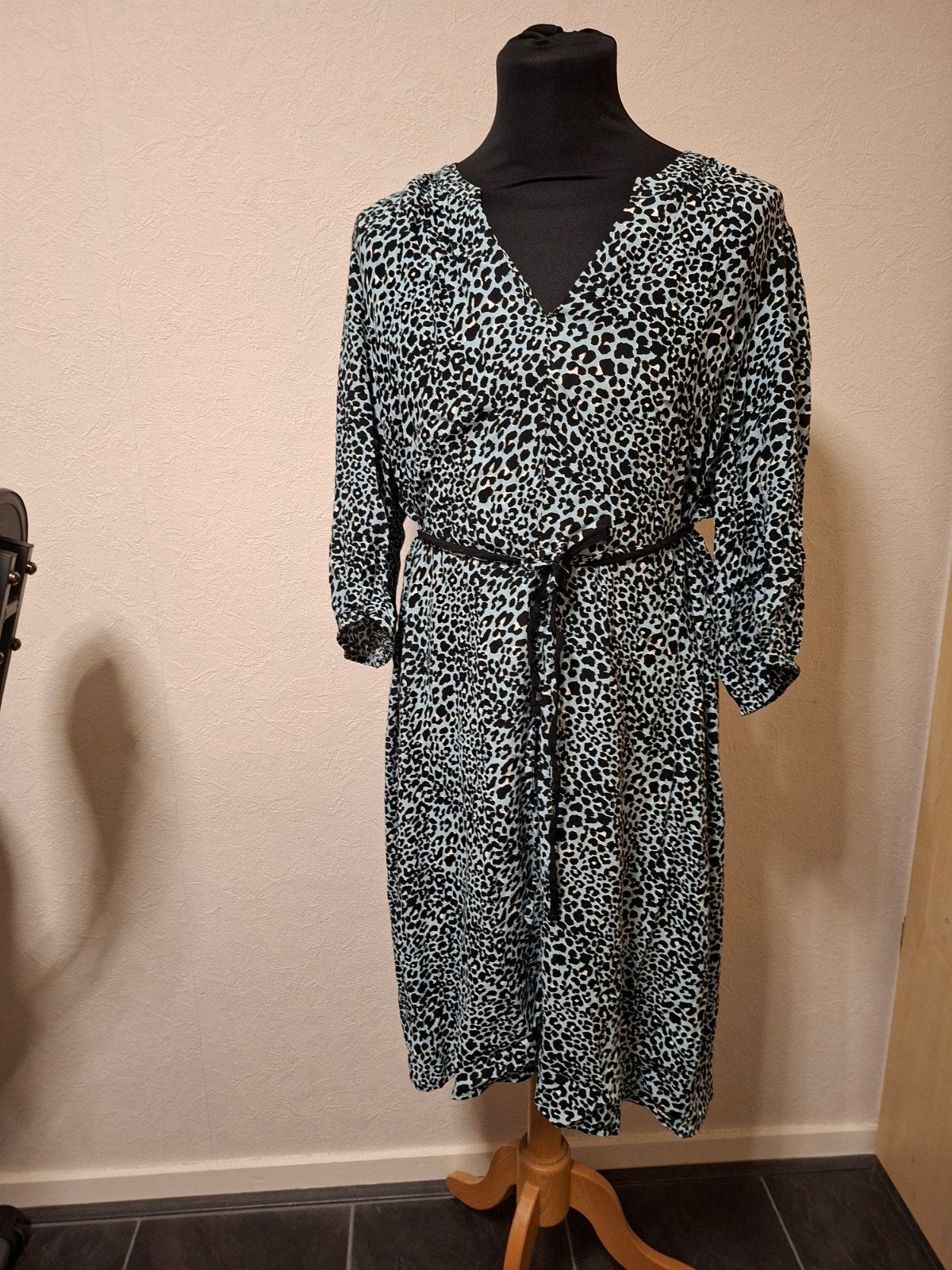 Elvira Jurk Kreukvrij Maat M, Maat 38/40 (M), Blauw, Ophalen of Verzenden, Zo goed als nieuw