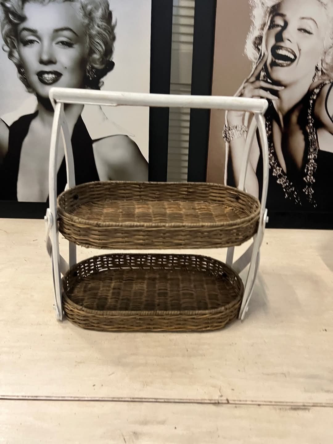 Riviera Maison etagère met rieten mandjes, Huis en Inrichting, Woonaccessoires | Etagères, Ophalen, Gebruikt, Etagère, Hout