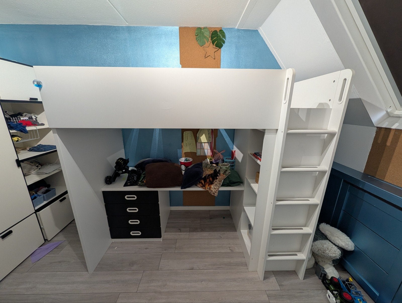 GRATIS! Witte hoogslaper met bureau en opbergruimte, Huis en Inrichting, Slaapkamer | Stapelbedden en Hoogslapers, Ophalen, Gebruikt