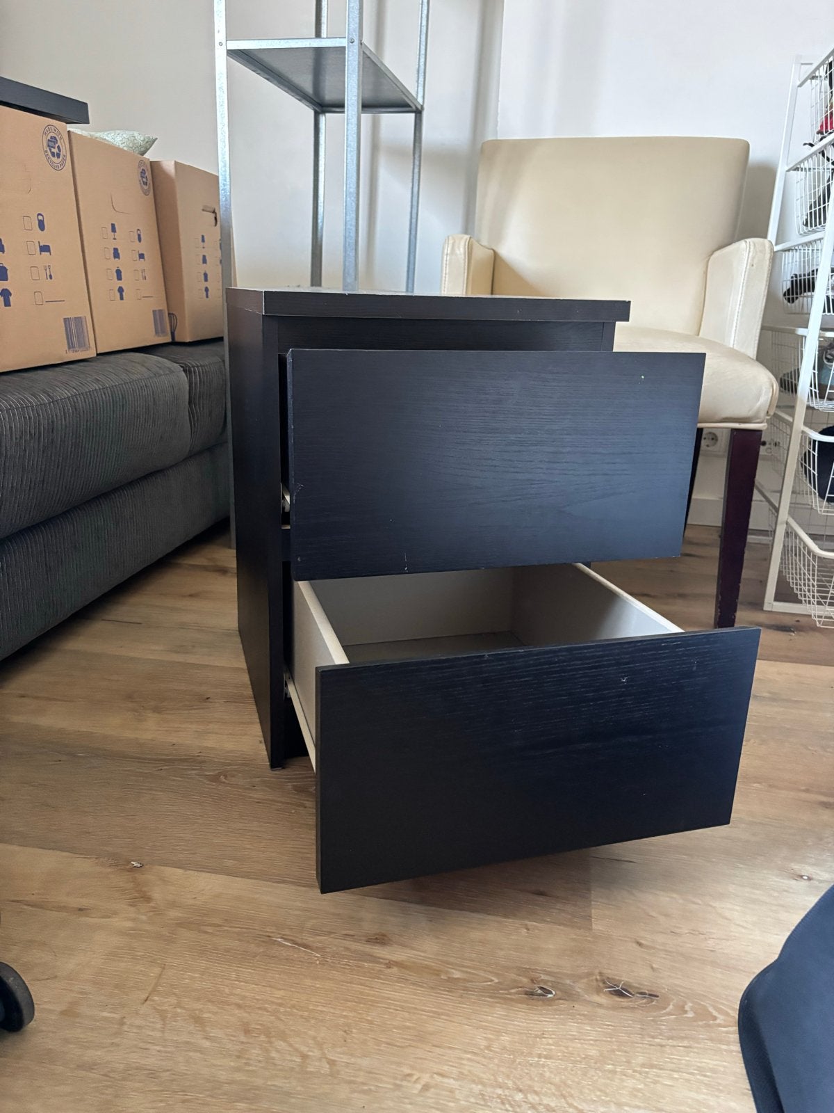 Zwart nachtkastje met 2 lades, Gebruikt, Minder dan 45 cm, Hout, 55 tot 70 cm