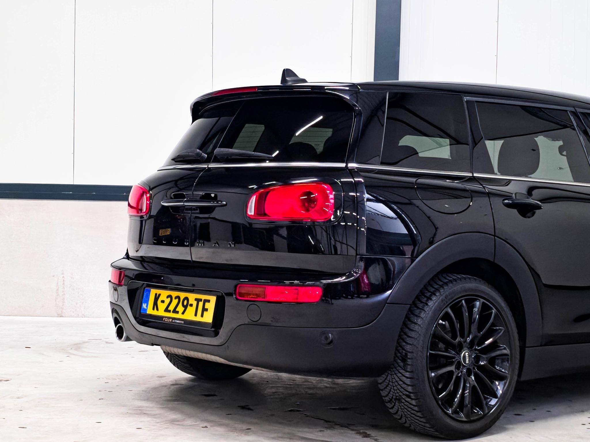 Foto 22 van MINI Clubman 1.5 Cooper Black edition | Carplay | Stoelverwa