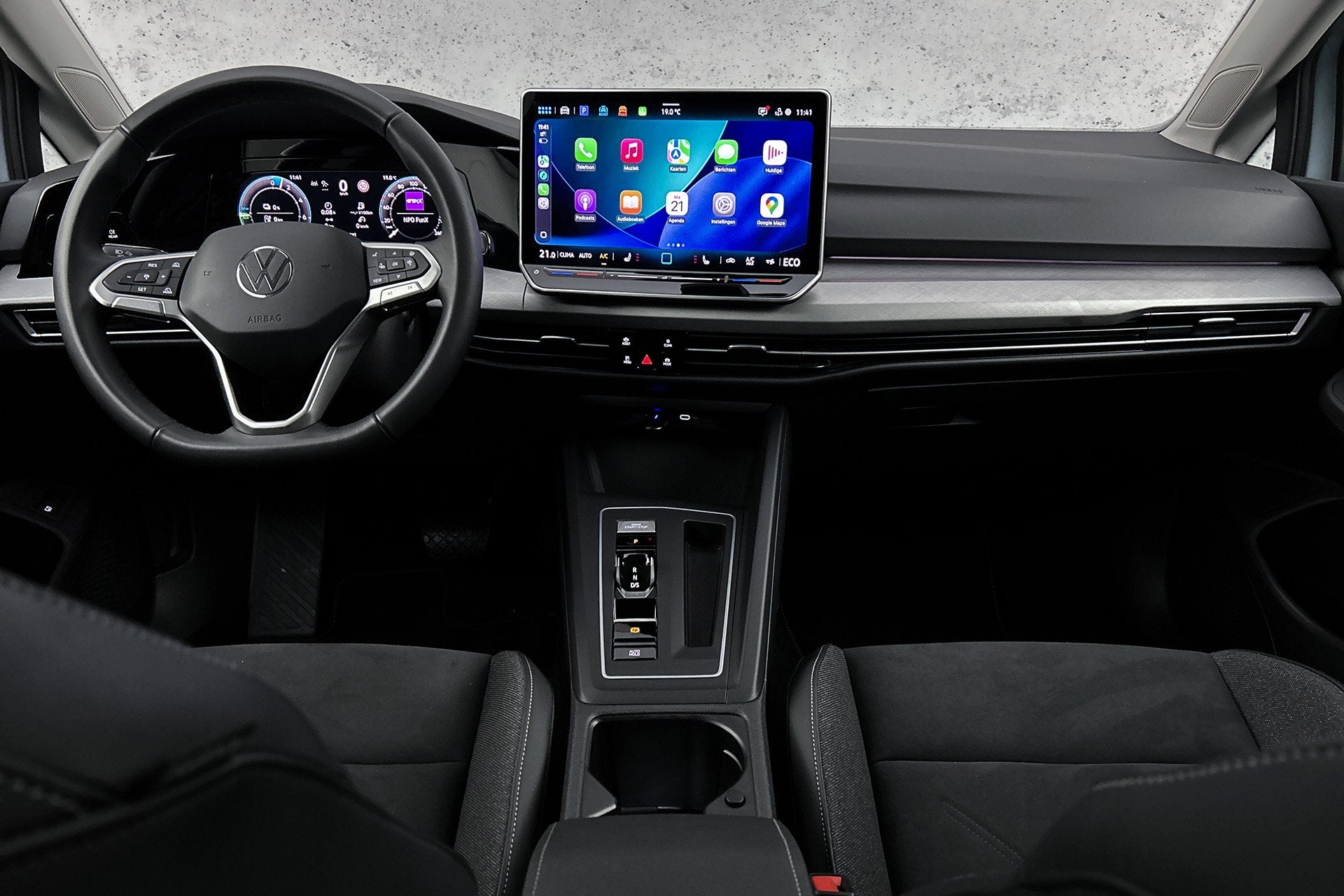 Foto 2 van Volkswagen Golf Life plus 1.5 TSI eHybrid | Stoelverwarming