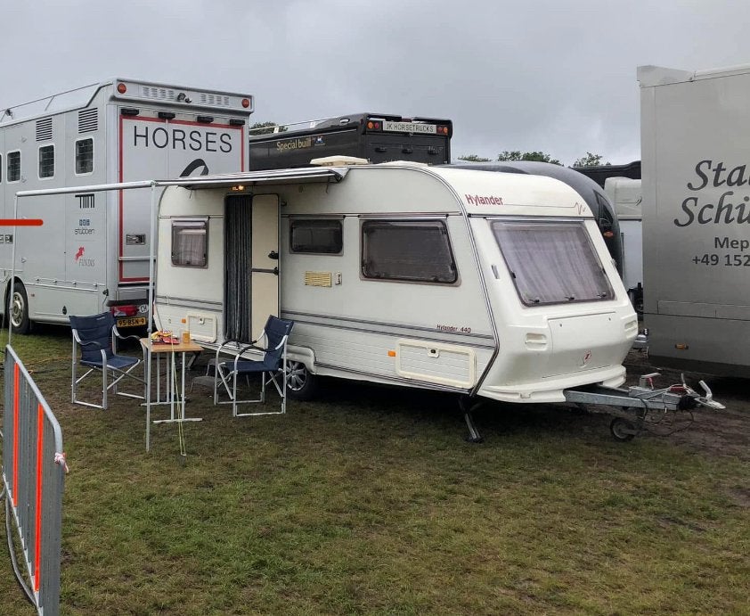 Nette hylander 440 caravan (BJ1995), Caravans en Kamperen, Vast bed, Rondzit, Particulier, Luifel