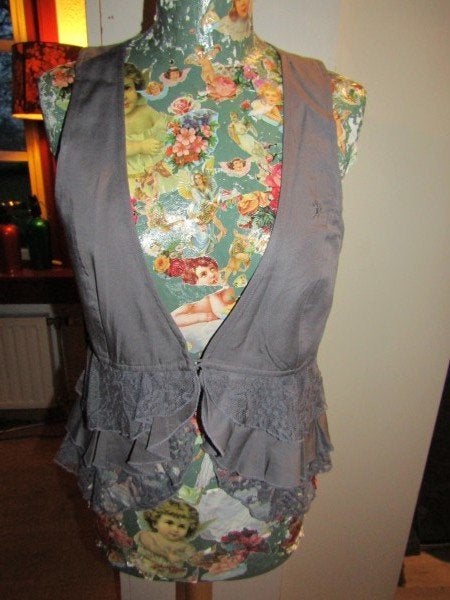 D1650 EDC mt M nieuw gilet grijs kant roezels, Maat 38/40 (M), Verzenden, Nieuw, Grijs