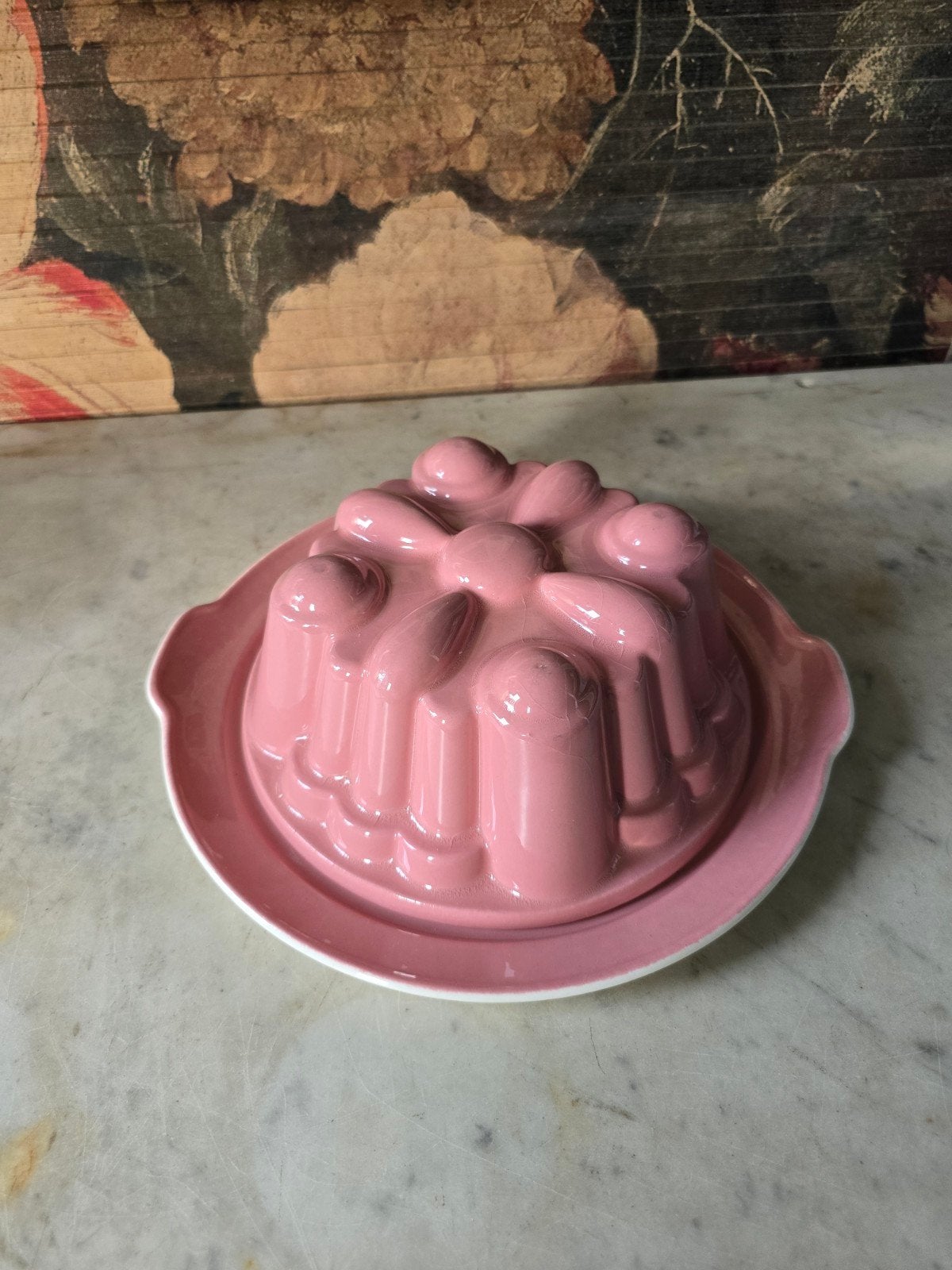 Roze puddingvorm met onderbord Sphinx maastricht, Ophalen of Verzenden