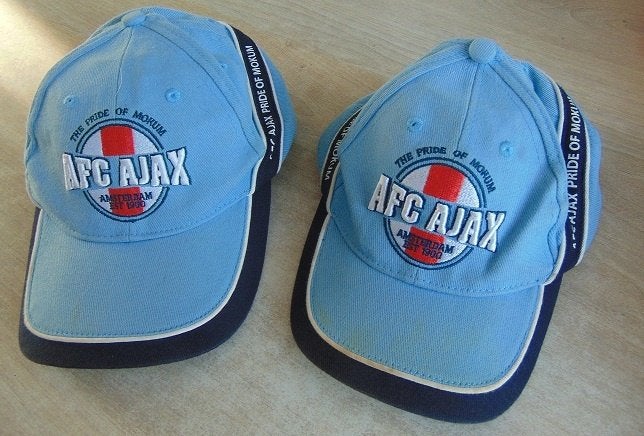 Ajax Petjes The Pride Of Mokum, Verzamelen, Sportartikelen en Voetbal, Ophalen of Verzenden, Nieuw, Ajax, Pet of Muts