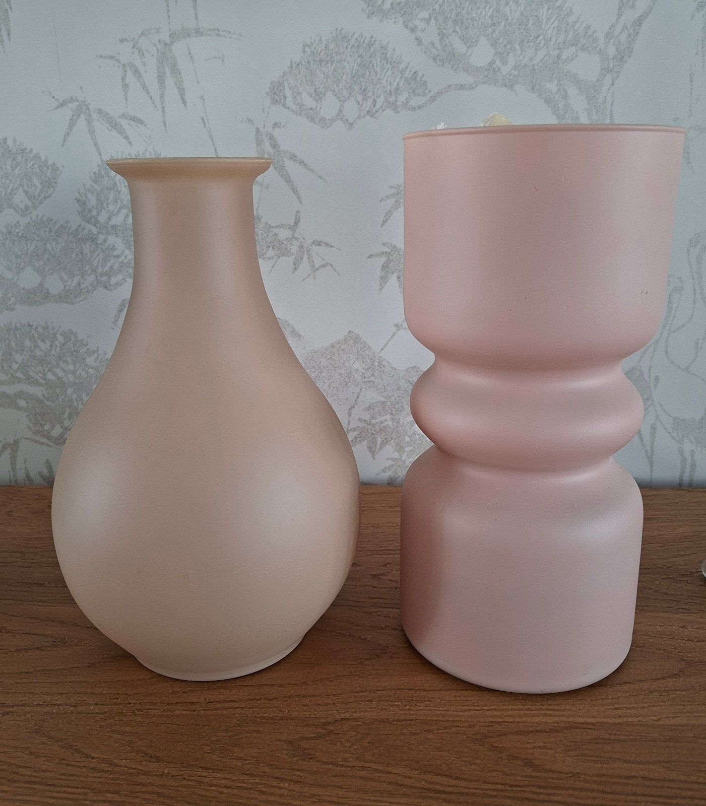 Te koop: 2 leuke nieuwe vazen!Hoogte 25 cm.Mogen ook apart w, Huis en Inrichting, Woonaccessoires | Vazen, Ophalen