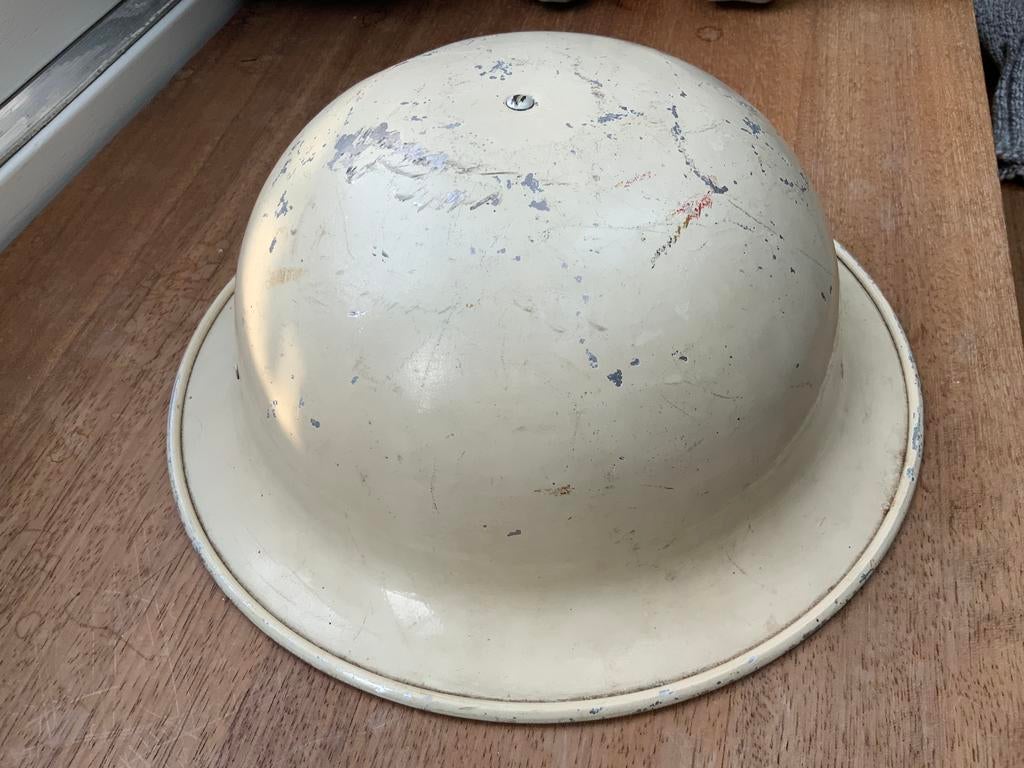 Witte Militaire Helm WWII WO2 Tweede Wereldoorlog, Ophalen of Verzenden