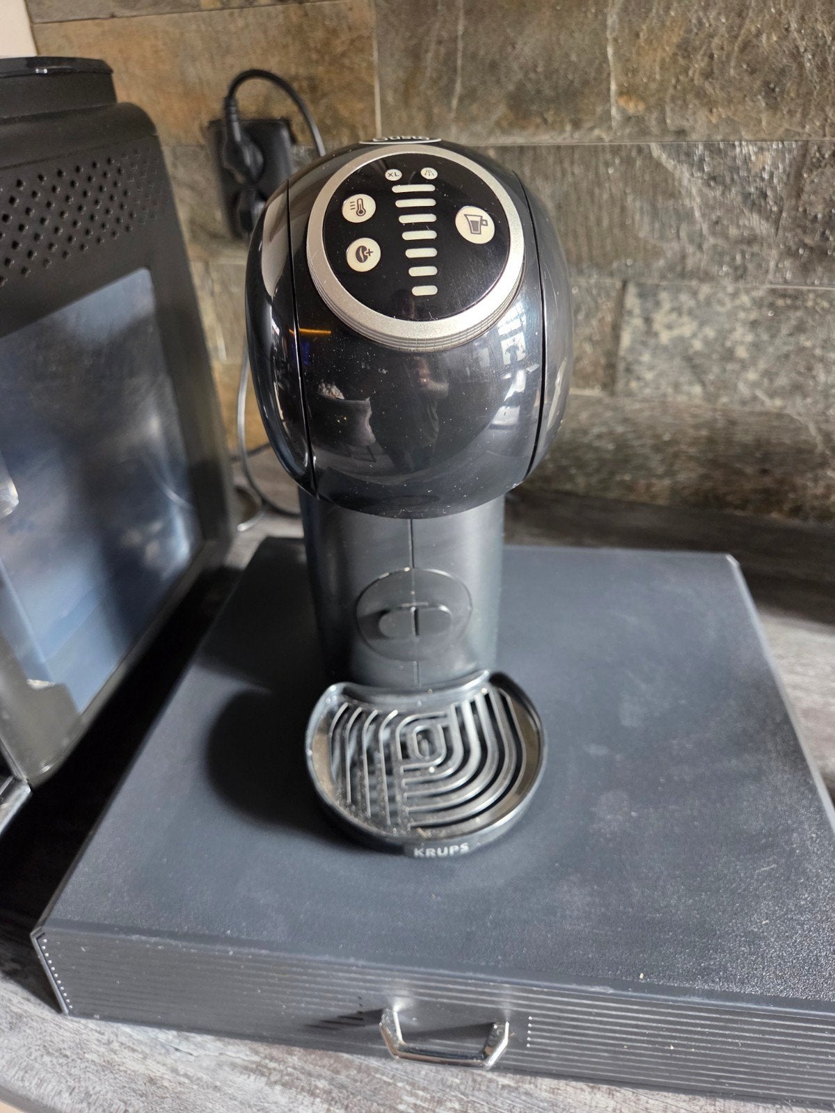 Dolce gusto  met cup lade, Witgoed en Apparatuur, Ophalen, Zo goed als nieuw, Koffiemachine