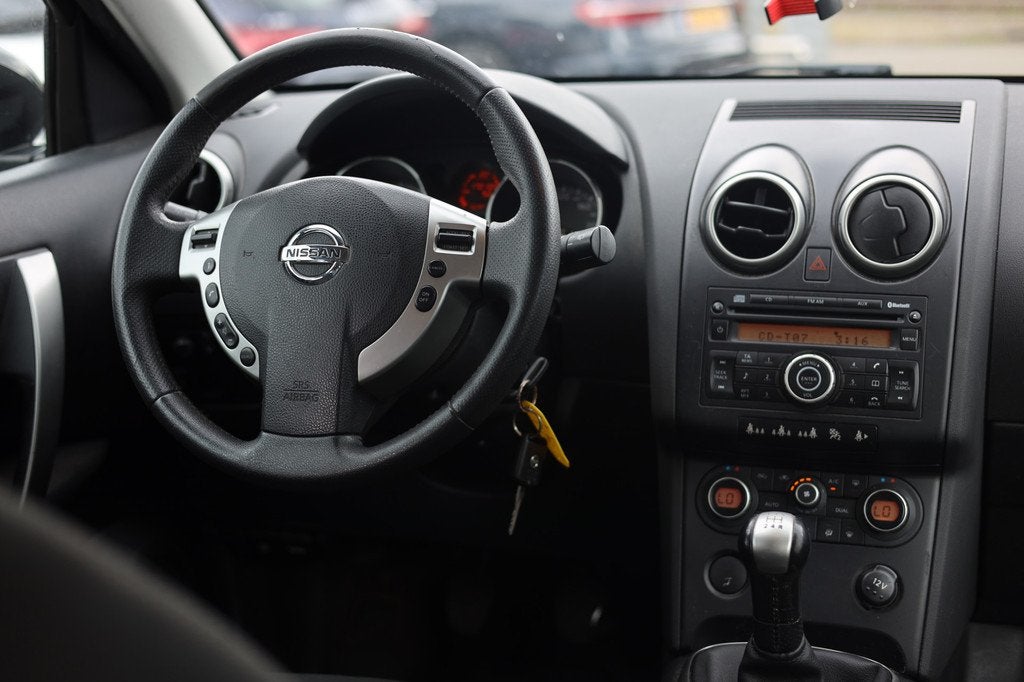 Nissan QASHQAI 1.6 ACENTA | CLIMA | CRUISE | NIEUWE KOPPELIN, Auto's, Nissan, Voorwielaandrijving, 1272 kg, Gebruikt, Zwart