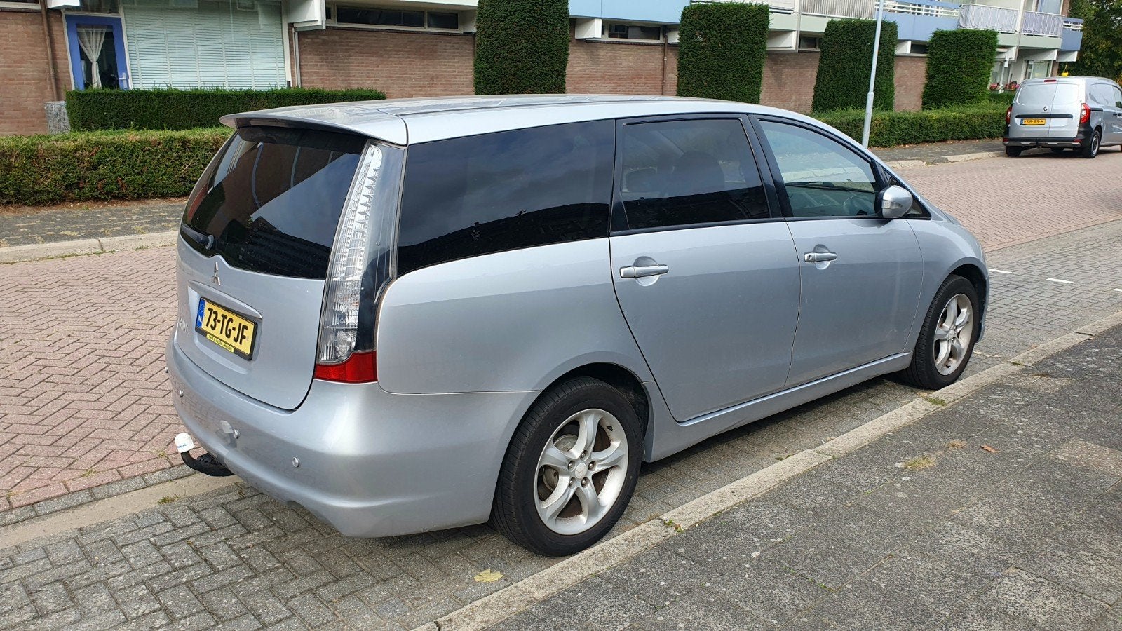 ​Mitsubishi Grandis 2.4 MIVEC Instyle Automaat Airco, Auto's, 7 stoelen, 570 kg, Particulier, 93 €/maand