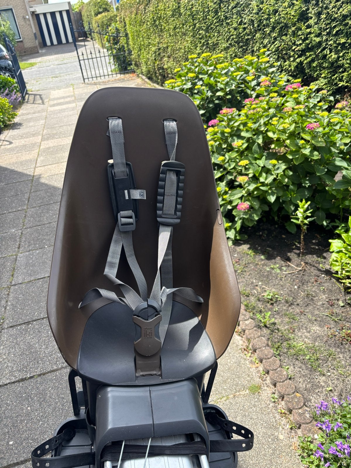 Urban Iki Achterzitje - Bruin, Fietsen en Brommers, Fietsaccessoires | Fietsstoeltjes, Ophalen, Achterzitje, Voetsteuntjes, Zo goed als nieuw