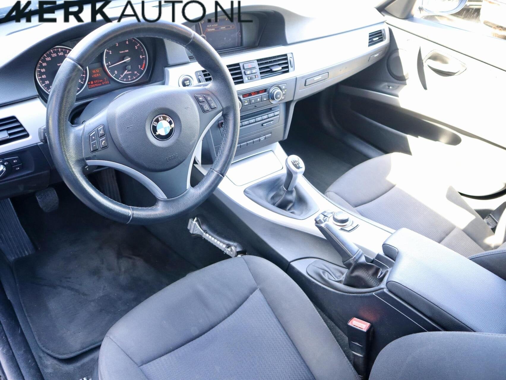 BMW 3-serie Touring 318i, Handel/Export, Euro 5, Achterwielaandrijving, Parkeersensor, Origineel Nederlands