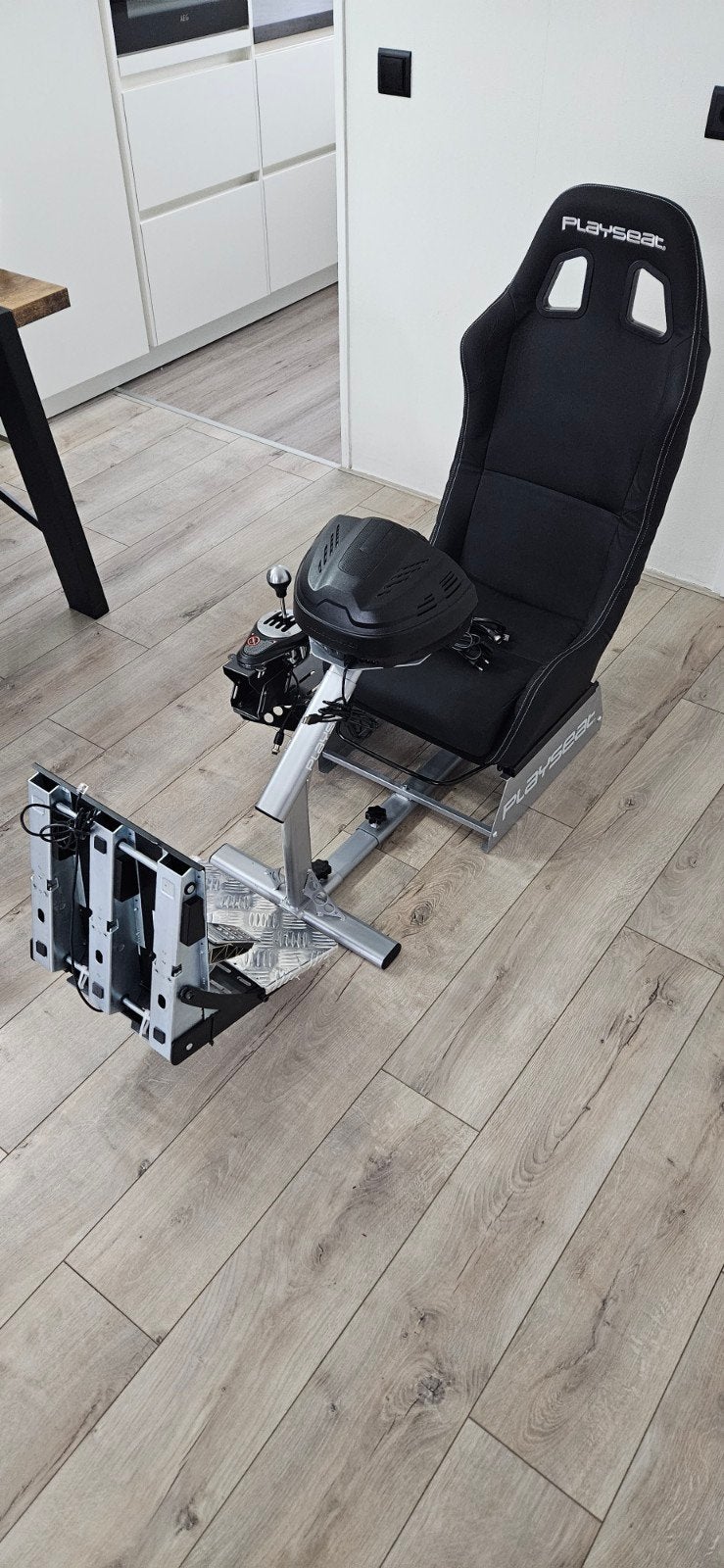 Thrustmaster T300+TH8A shifter+T3PA Pro pedals+Playseat