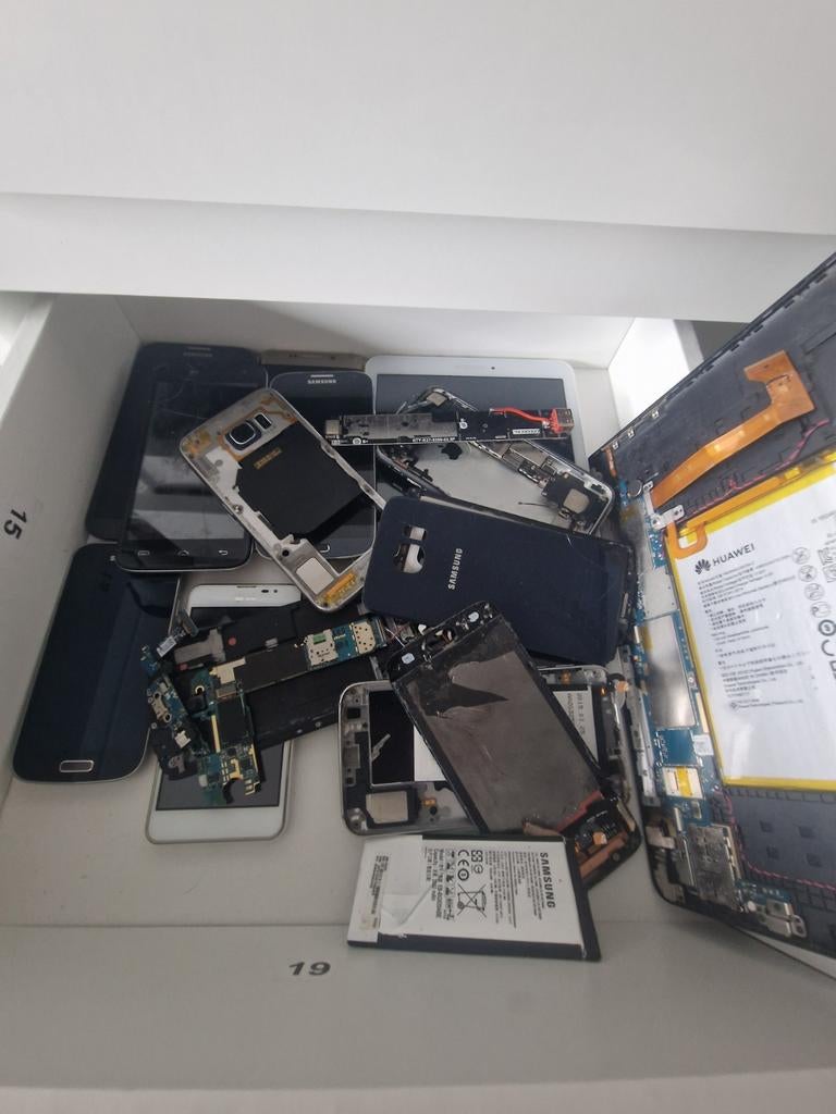 Partij ongeteste telefoons en tablets - voor onderdelen, Ophalen of Verzenden, Niet werkend, Overige typen