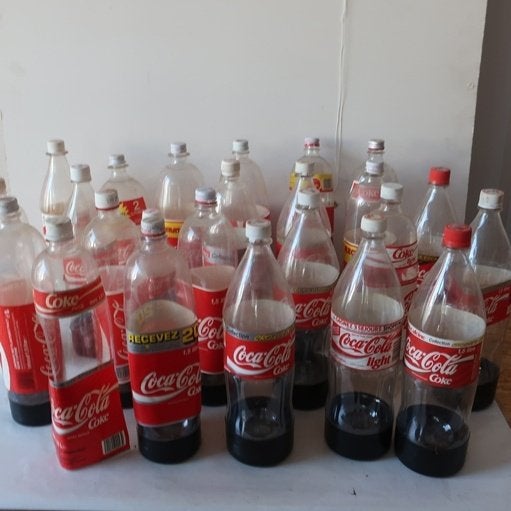 Coca Cola fles 1,5 & 2  liter diverse landen PARTIJ PRIJS, Ophalen of Verzenden, Gebruikt, Gebruiksvoorwerp